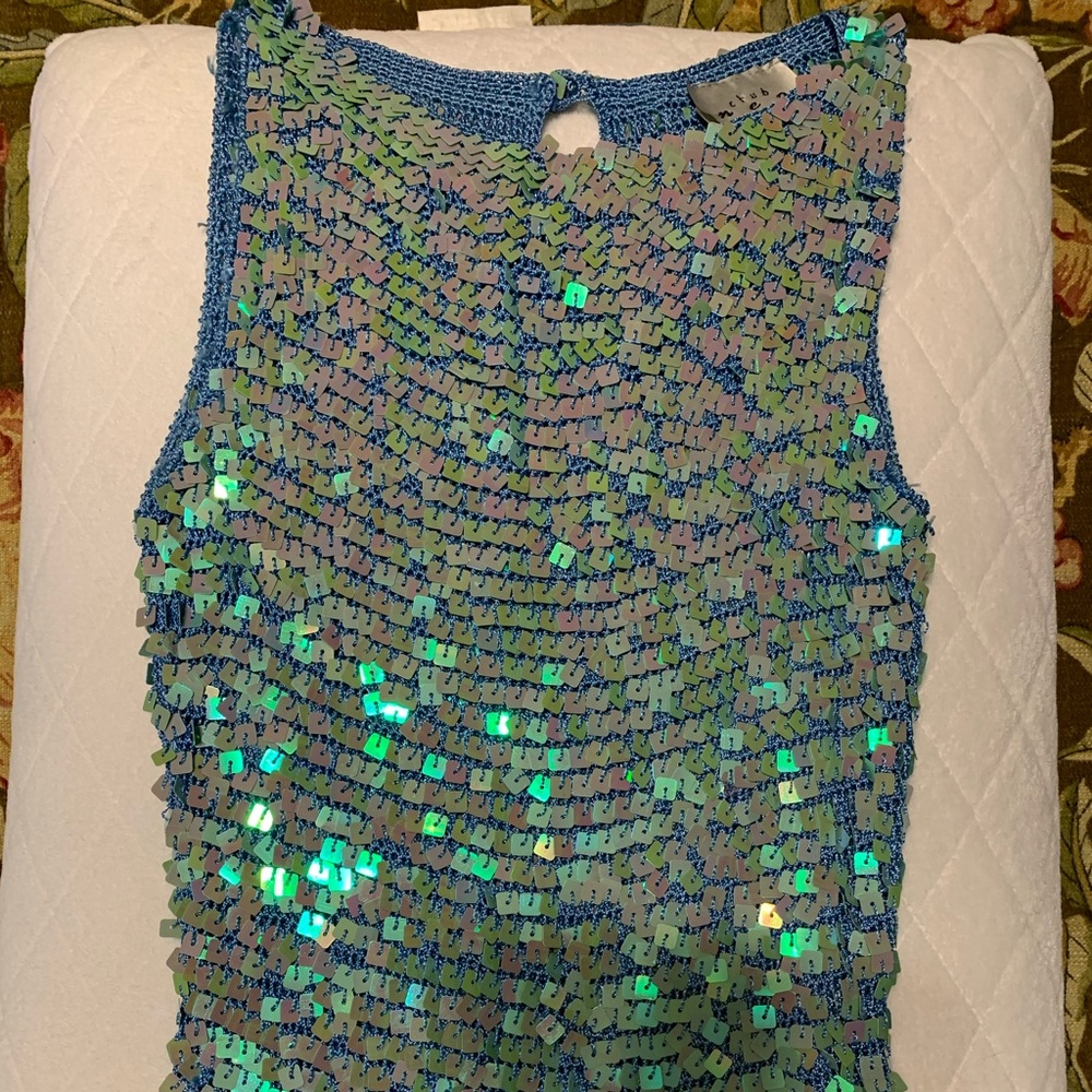 XS 2000’s sparkly top